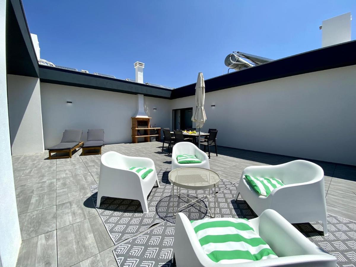 Grand Balcony With Pool By Homing Apartment Tavira