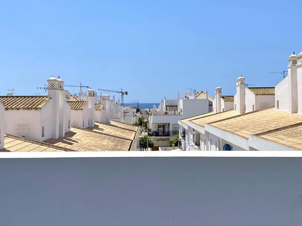 Grand Balcony With Pool By Homing Apartment