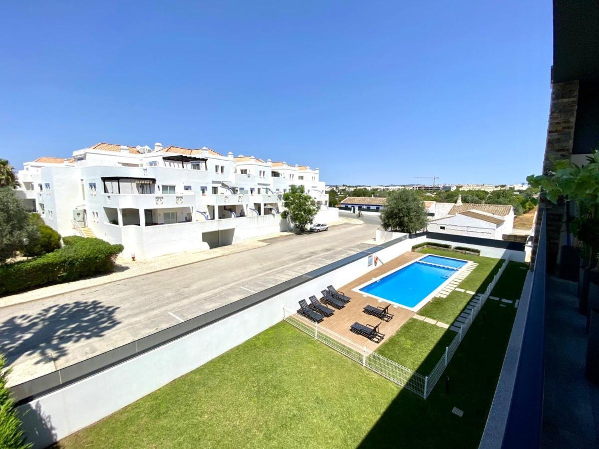 Grand Balcony With Pool By Homing Apartment