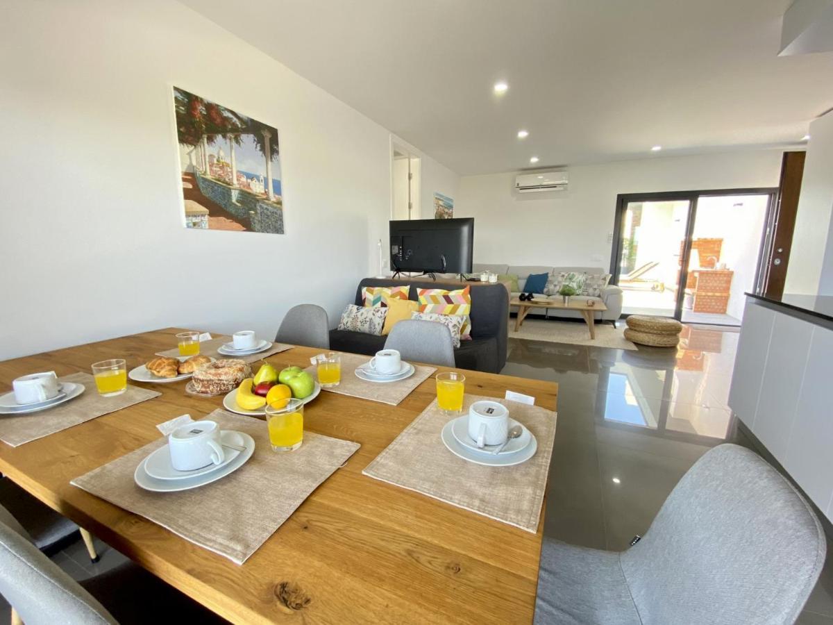 Grand Balcony With Pool By Homing Apartment *
