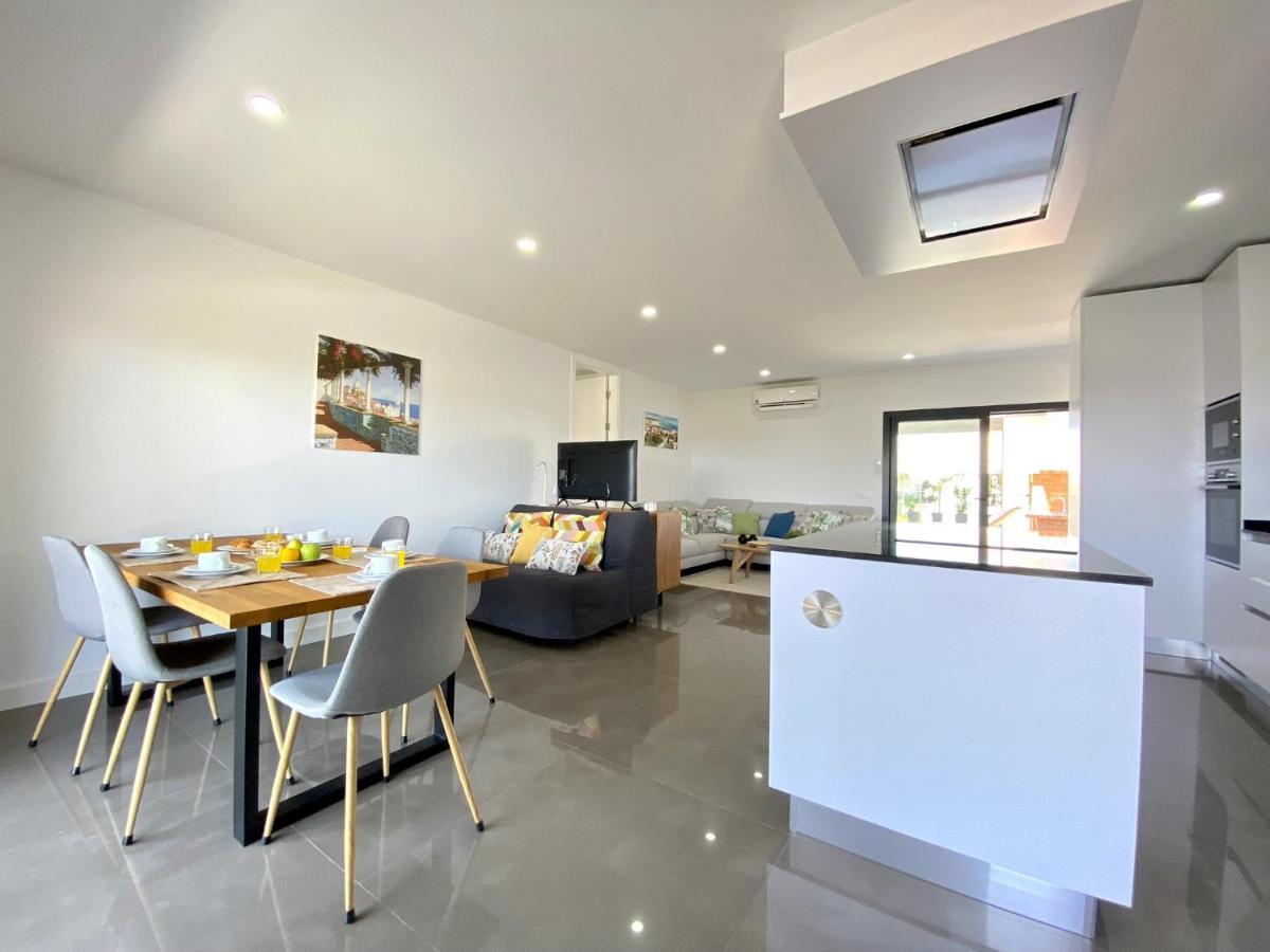 Grand Balcony With Pool By Homing Apartment