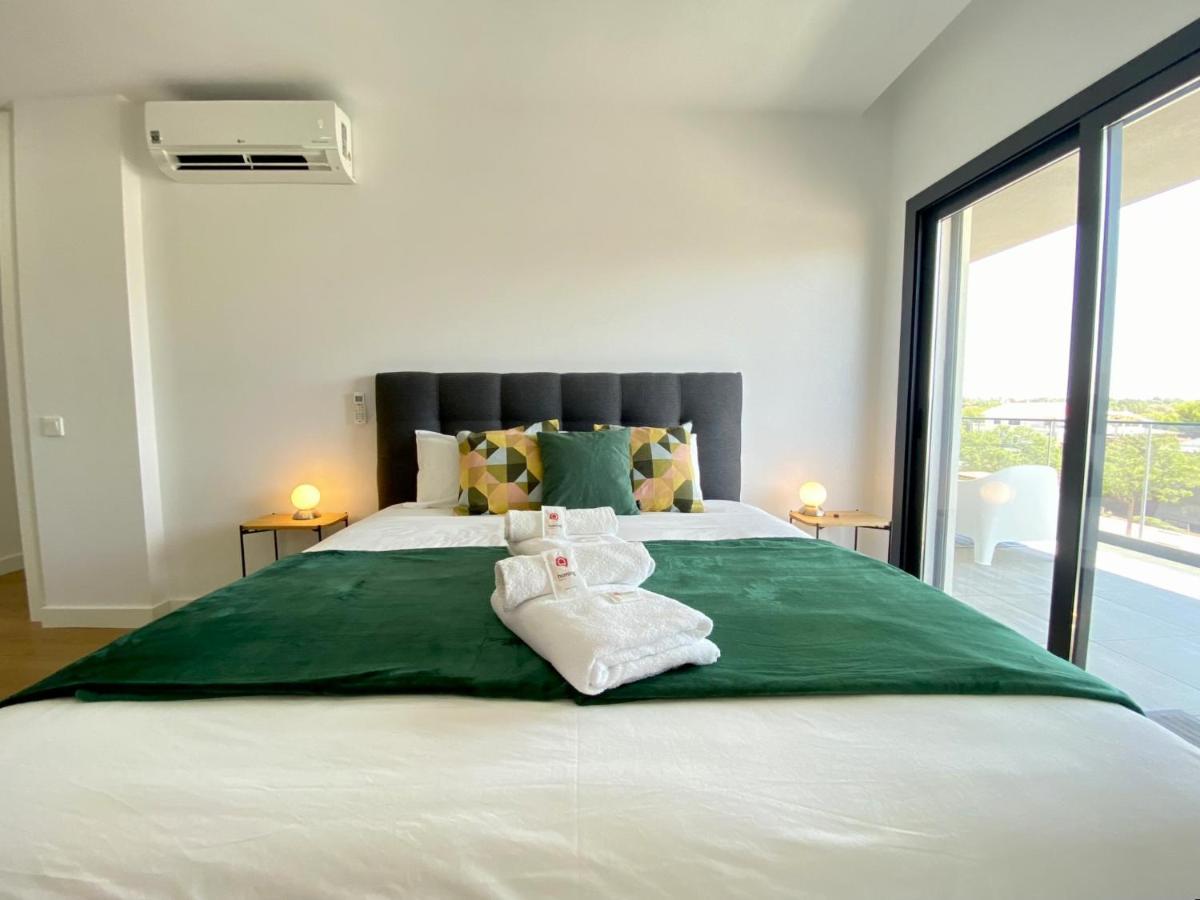 Grand Balcony With Pool By Homing Apartment *